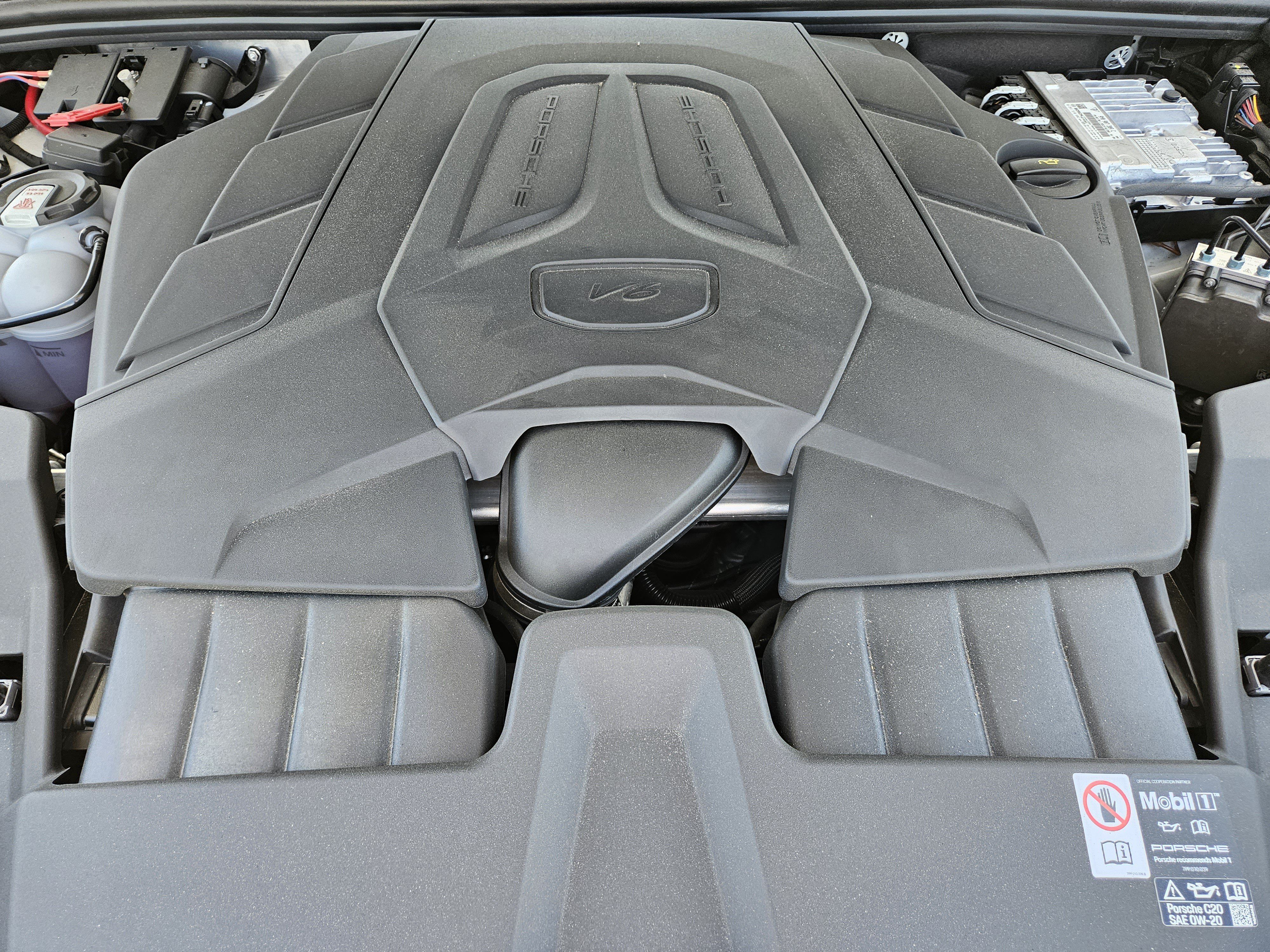 Certified 2026 Porsche Cayenne AWD/4WD image 30