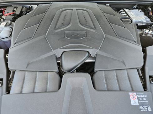 Certified 2026 Porsche Cayenne AWD/4WD image 30
