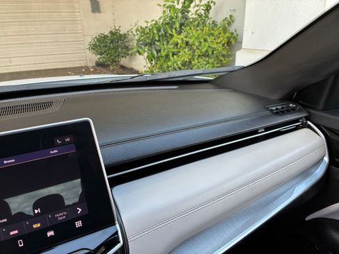 Used 2025 Jeep Compass Limited image 36