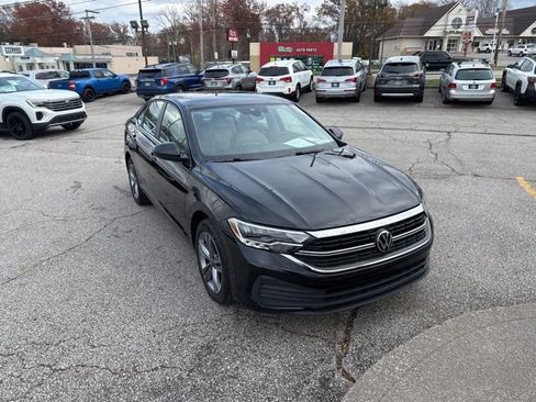 Certified 2023 Volkswagen Jetta SE image 6