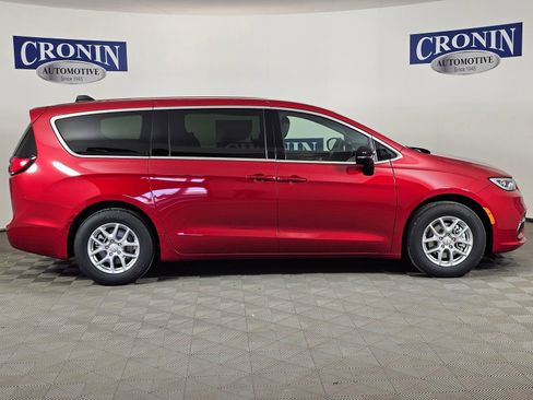 New 2026 Chrysler Pacifica Select image 6