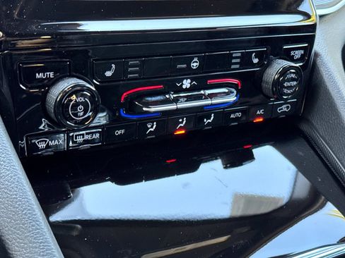 New 2025 Jeep Grand Cherokee Laredo image 19