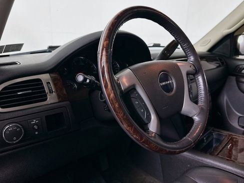 Used 2010 GMC Yukon XL Denali image 10
