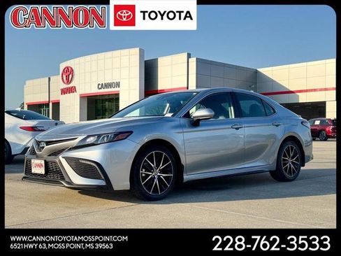 Certified 2024 Toyota Camry SE image 1