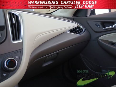 Used 2024 Chevrolet Malibu LT image 27