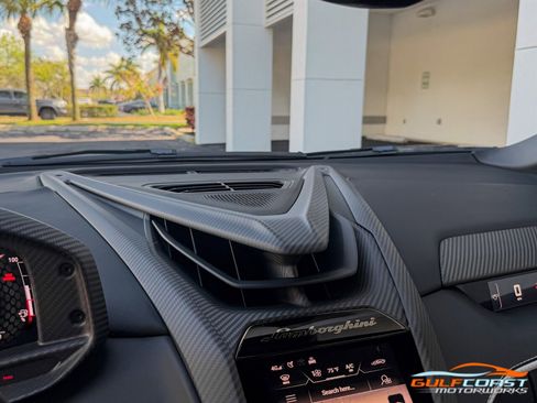 Used 2024 Lamborghini Revuelto AWD/4WD image 17