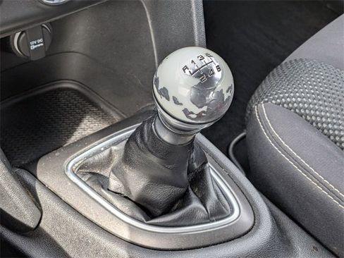 Used 2015 Dodge Dart SXT image 19