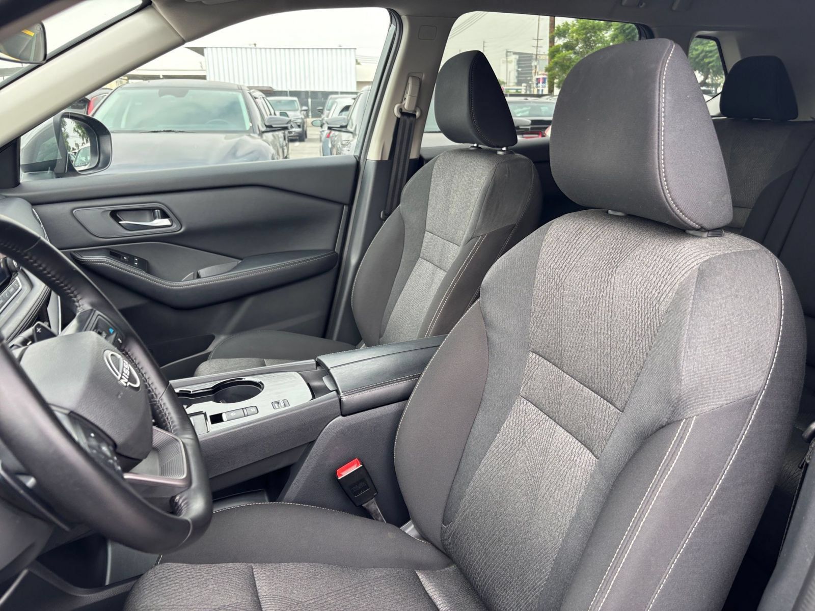 Used 2025 Nissan Rogue SV FWD image 28