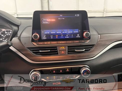 Used 2025 Nissan Altima 2.5 SV FWD image 43