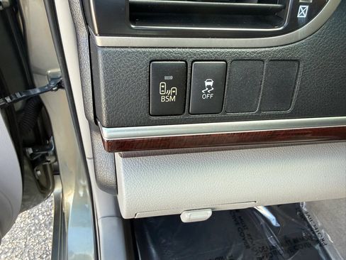 Used 2012 Toyota Camry XLE FWD image 11