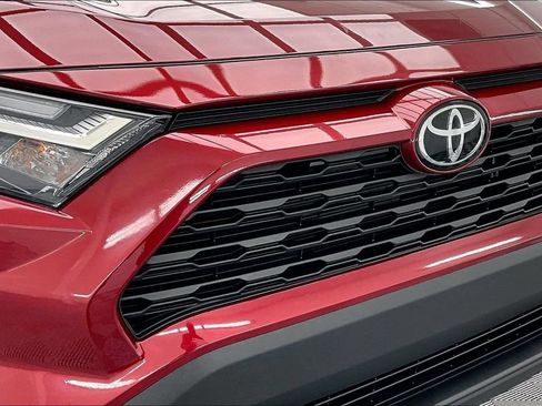 Used 2025 Toyota RAV4 XLE w/ Convenience Package FWD image 28