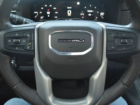 Used 2022 GMC Yukon Denali image 24