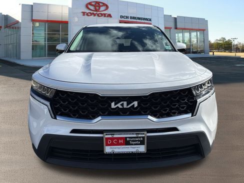 Used 2022 Kia Sorento LX image 2