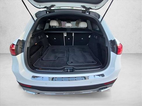 Used 2024 Mercedes-Benz GLC 300 image 6