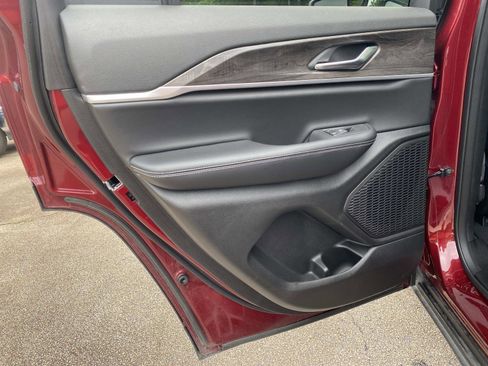 Used 2025 Jeep Grand Cherokee Limited w/ MOPAR Finishing Package RWD image 18