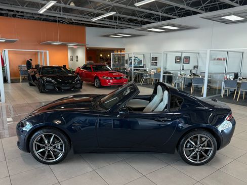 Used 2021 MAZDA MX-5 Miata RF Grand Touring image 2