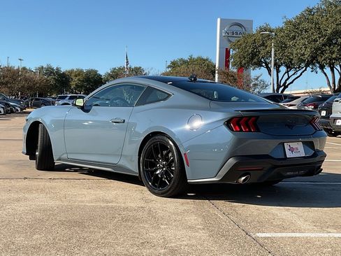 Used 2025 Ford Mustang Coupe image 7