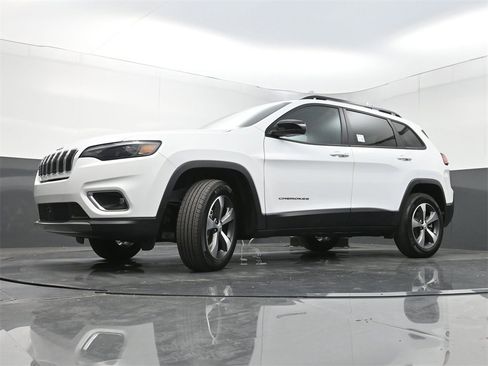 Used 2022 Jeep Cherokee Limited image 25