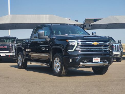 Used 2024 Chevrolet Silverado 2500 High Country w/ High Country Premium Package AWD/4WD image 3