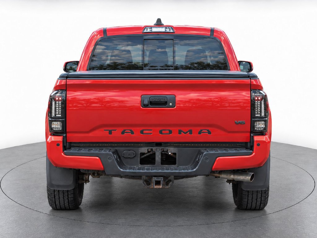 Used 2021 Toyota Tacoma TRD Sport w/ Technology Package AWD/4WD image 4