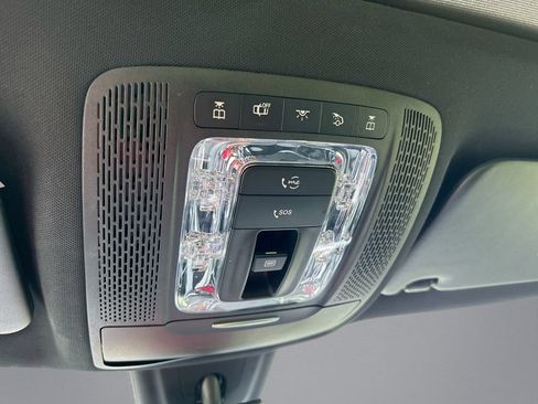 Used 2020 Mercedes-Benz GLB 250 w/ Premium Package image 27