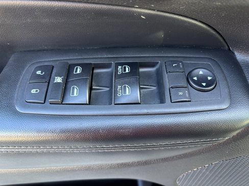 Used 2018 Jeep Grand Cherokee Altitude image 19