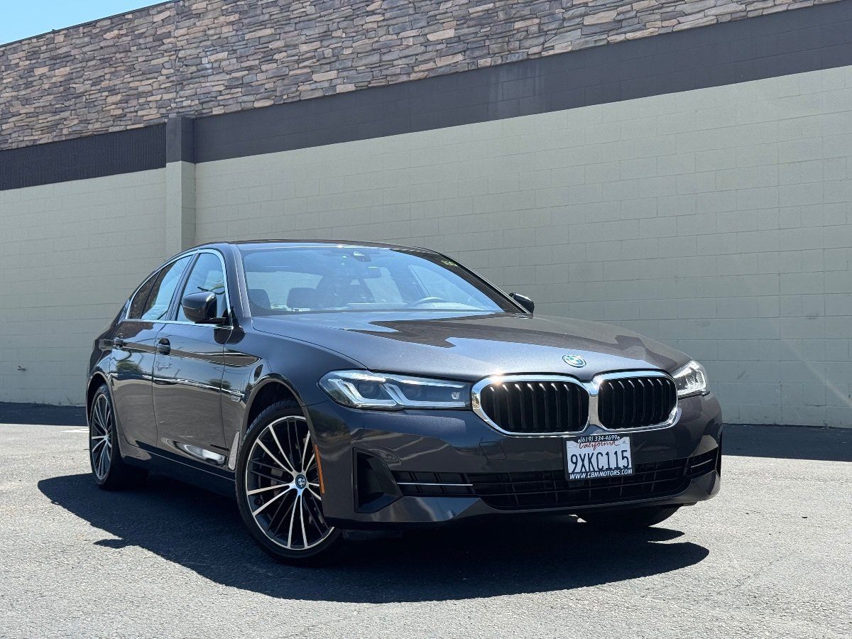 Used 2023 BMW 530e w/ Convenience Package RWD image 2
