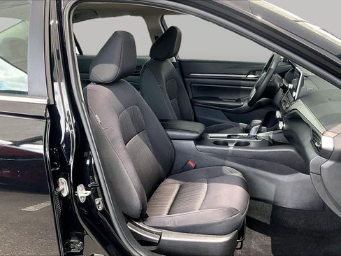 Certified 2025 Nissan Altima 2.5 SV FWD image 9