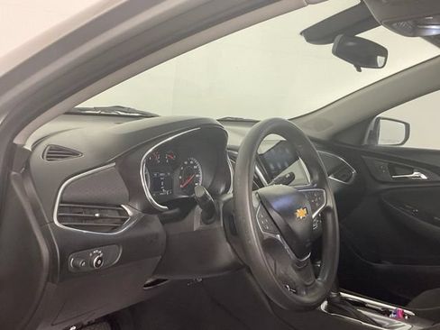 Used 2019 Chevrolet Malibu LT FWD image 12
