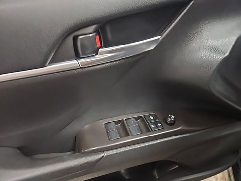 Used 2023 Toyota Camry SE image 14