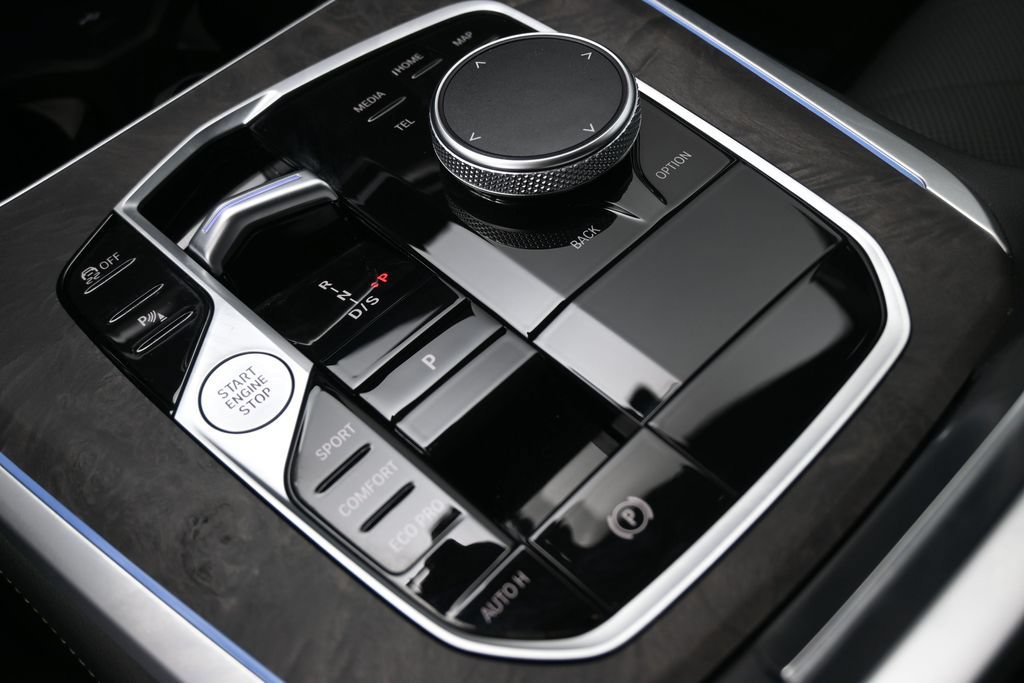 Used 2025 BMW X5 sDrive40i w/ Climate Comfort Package RWD image 3