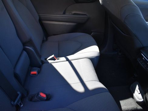 Used 2024 Toyota Highlander LE image 29