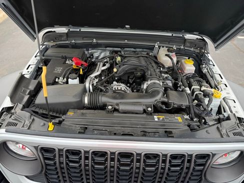 Used 2024 Jeep Wrangler Unlimited Sport AWD/4WD image 9