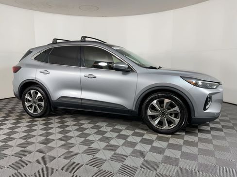 Used 2023 Ford Escape Platinum image 6