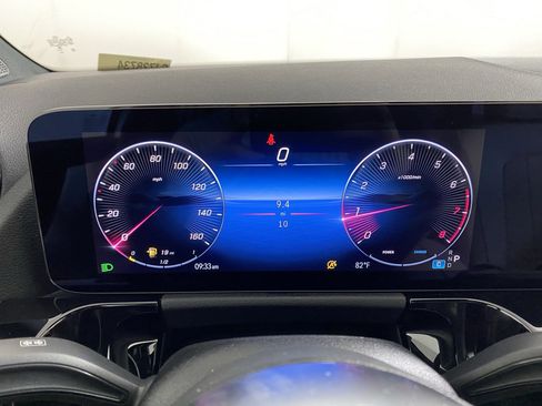 Certified 2025 Mercedes-Benz GLA 250 4MATIC image 18