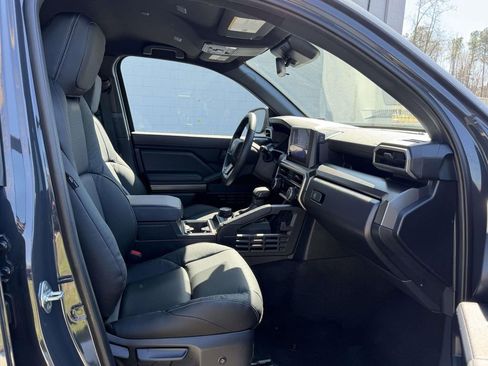 Used 2025 Toyota 4Runner SR5 AWD/4WD image 12