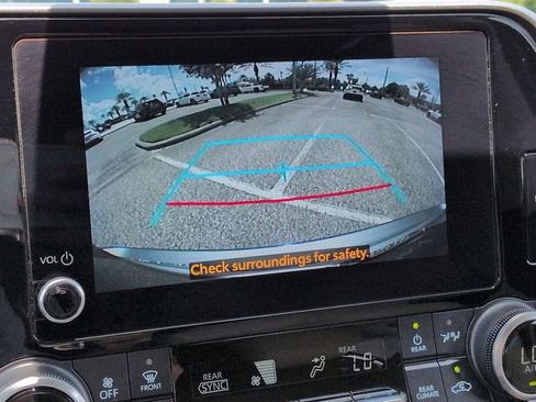 Used 2023 Toyota Highlander XLE FWD image 21