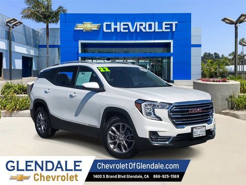 Used 2022 GMC Terrain SLT image 1