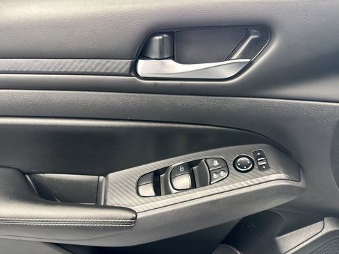 Used 2024 Nissan Altima 2.5 SV image 10