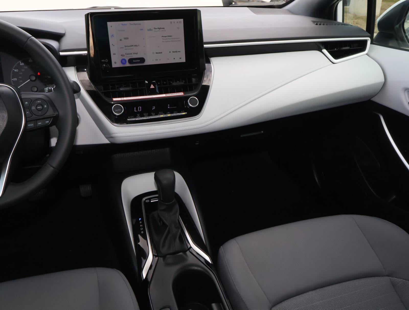Used 2025 Toyota Corolla SE FWD image 11