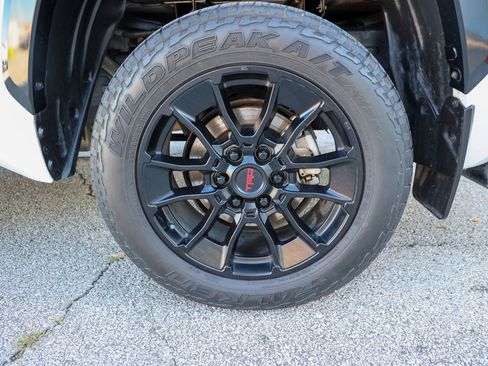 Used 2024 Toyota Tundra Platinum w/ TRD Off-Road Package AWD/4WD image 18