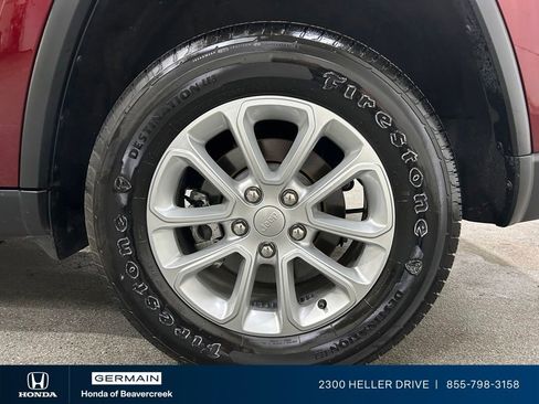 Used 2021 Jeep Grand Cherokee Laredo w/ Security & Convenience Group AWD/4WD image 14
