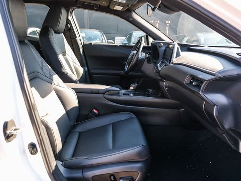 Used 2025 Lexus UX 300h FWD image 18