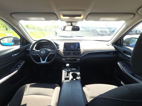 Used 2025 Nissan Altima 2.5 SV image 17