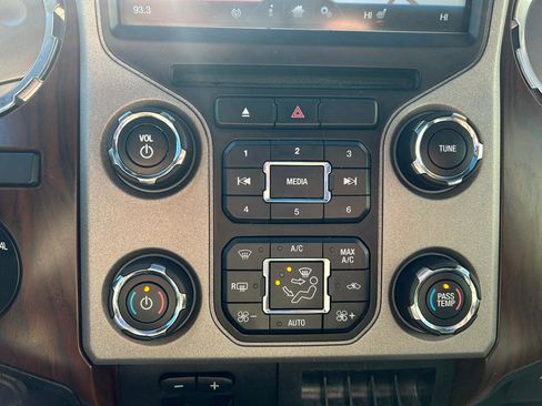 Used 2014 Ford F350 Lariat image 28