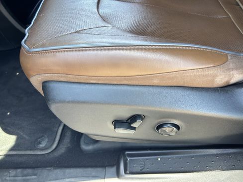 Used 2021 Chrysler Pacifica Limited w/ Premium & Safety Sphere Group FWD image 29