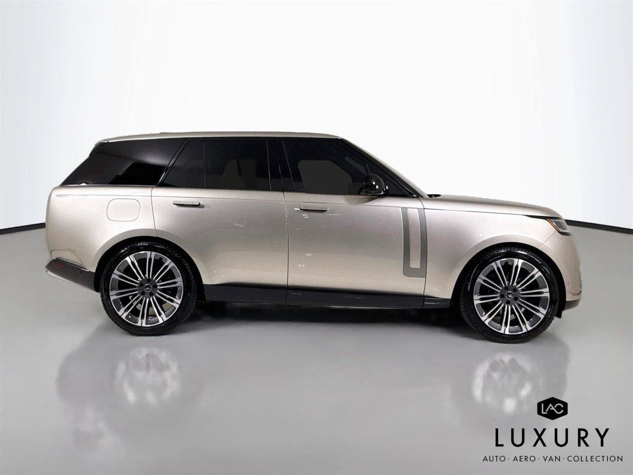 Used 2024 Land Rover Range Rover SE AWD/4WD image 5