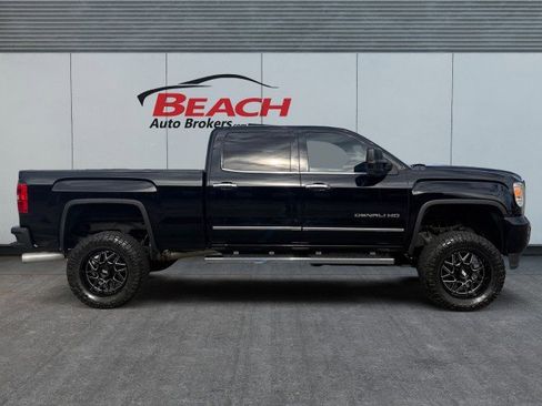 Used 2015 GMC Sierra 2500 Denali w/ Duramax Plus Package image 9