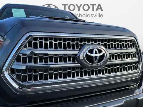 Used 2017 Toyota Tacoma TRD Sport w/ Premium & Technology Package image 11