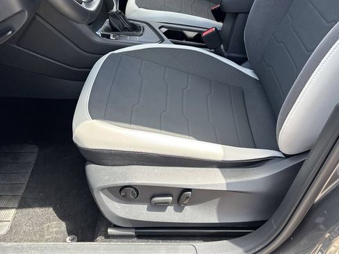 New 2026 Volkswagen Taos SE FWD image 16
